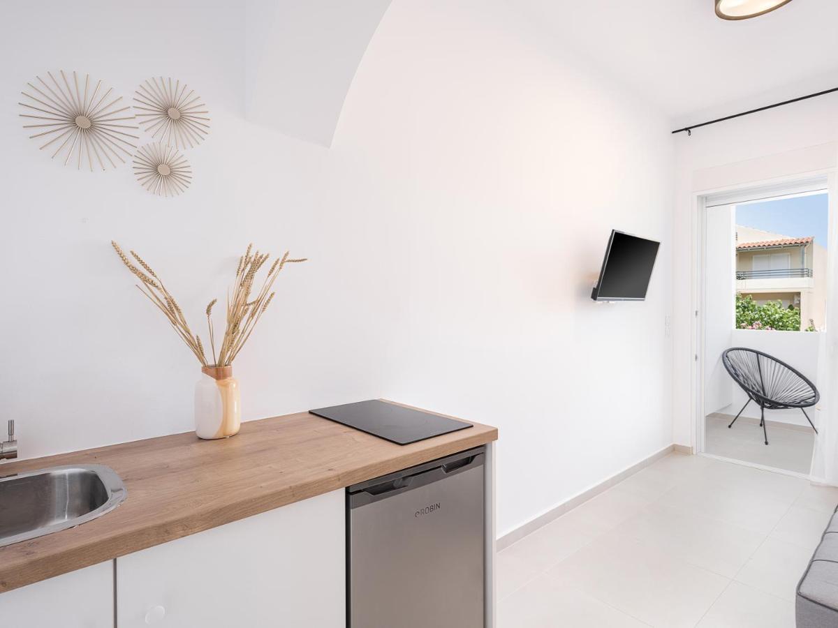 Astra Boutique Suites At Agia Marina Beach Exteriér fotografie